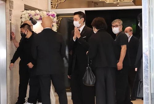 刘德华一家三口合影