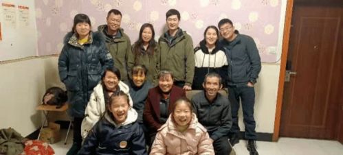 高武家庭合影照片