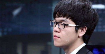 柯洁低头沉思瞬间