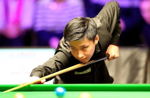 赵心童与教练在场边交流