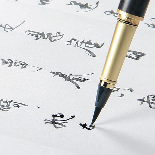 手写信纸与钢笔