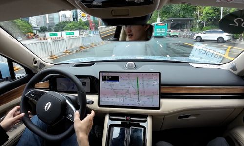 华为ADS智能驾驶系统演示图