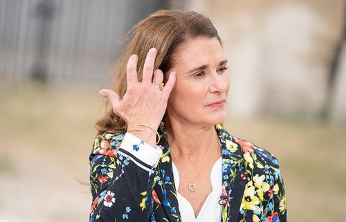 比尔·盖茨与孩子们合影