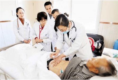 患者家属扛樱桃树进医院致谢，医患情深感动全网