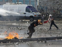 土耳其警方露天焚烧20吨大麻！毒品打击背后的震撼真相