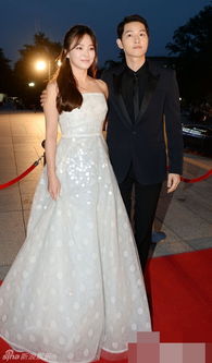 李冰冰与于适红毯牵手瞬间