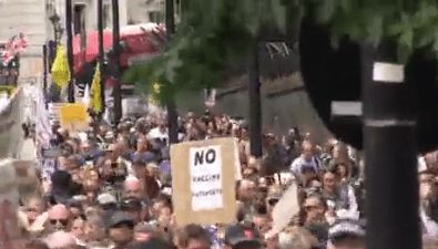 街头抗议示威人群