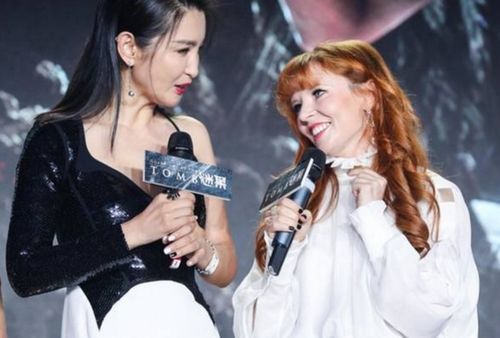 李冰冰于适活动现场互动