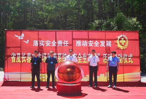 景区工作人员进行高空演练