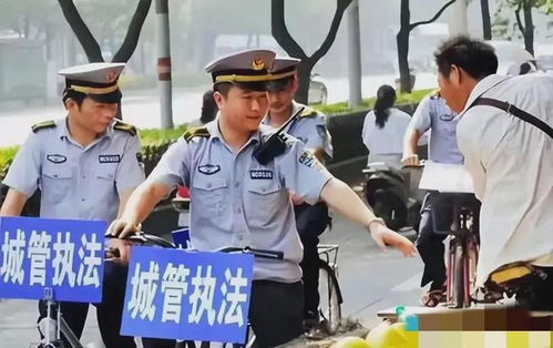 社交媒体上关于北海城管事件的网友评论截图