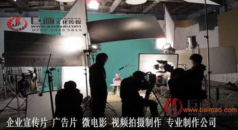 接机现场众多媒体拍摄画面