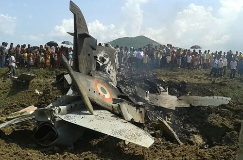 印巴战机在空中激烈交火瞬间