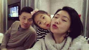 小S晒出的童年合影