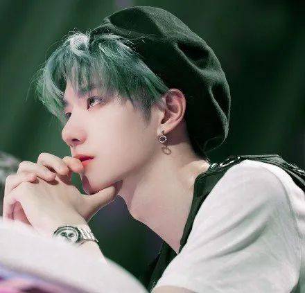 肖战与宋茜多个场景的甜蜜吻戏合集