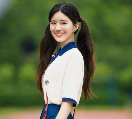 杨洋与赵露思在雨中激情拥吻