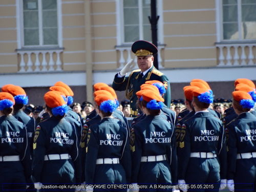 俄罗斯女兵方队接受检阅