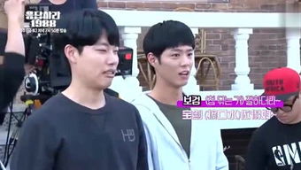 朴宝剑与李惠利在后台轻松聊天