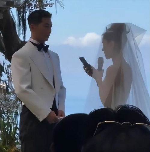 何超莲与窦骁亲密合照