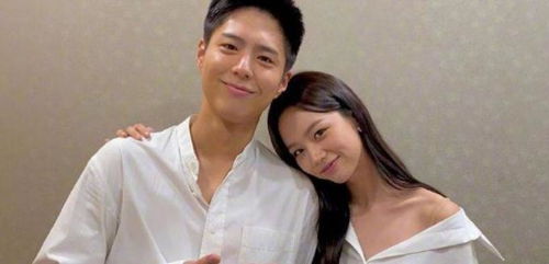 《请回答1988》过去9年了，这对CP还有售后！朴宝剑&惠利亲密合影，花式摆POSE