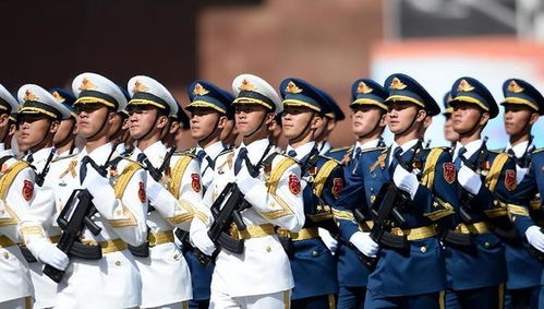 中国解放军仪仗队在红场阅兵式上步伐整齐