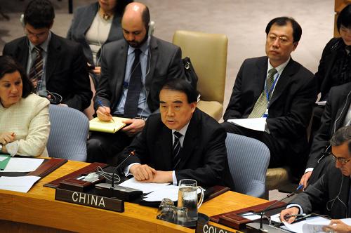 中国代表在联合国会议上发言<p>这场看似平静的投票，或许正预示着一个更加复杂但更具包容性的国际秩序正在形成。</p>                        </p>
                        <!-- E 正文 -->
                    </div>

                    <!-- S 付费阅读 -->
<!-- E 付费阅读 -->


                    <!-- S 点赞 -->
<div class=