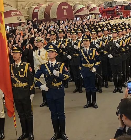 中国仪仗队走上红场，留学生热泪盈眶！我在莫斯科现场见证震撼一幕