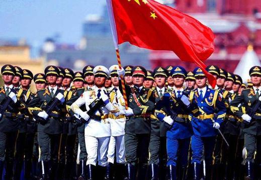 中俄两国国旗在红场上空飘扬