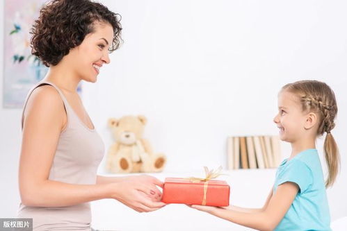 母亲与孩子一起学习