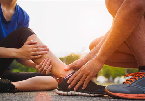 脚踝扭伤分级示意图