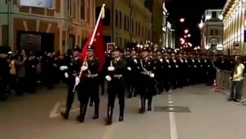 中国仪仗队高唱喀秋莎