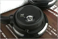 二次元风格的蓝牙耳机展示