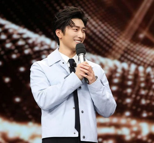 窦骁在社交平台上发布的家庭合影