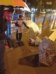 北京下雨天，抖音上那些暖心又真实的瞬间