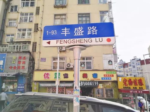 荣昌某街道两侧密集药房对比图