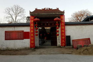 福建培田村宗祠修缮后的内部场景<br><p>离开培田村时，我在村口再次驻足。夕阳下的石牌楼显得格外庄严，仿佛在默默诉说着吴氏家族的千年传承。这不仅是一次旅行，更是一场心灵的洗礼。</p><p>或许，每一个人都应该有机会回到自己的根源之地，去感受那份深沉的力量与归属感。</p></div>                        </p>
                        <!-- E 正文 -->
                    </div>

                    <!-- S 付费阅读 -->
<!-- E 付费阅读 -->


                    <!-- S 点赞 -->
<div class=