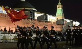 俄雪地里解放军仪仗队正步声超震撼！留学生现场泪目，中白友谊响彻红场