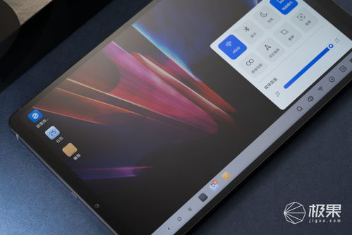 玩家使用拯救者平板Y700四代进行游戏的场景图