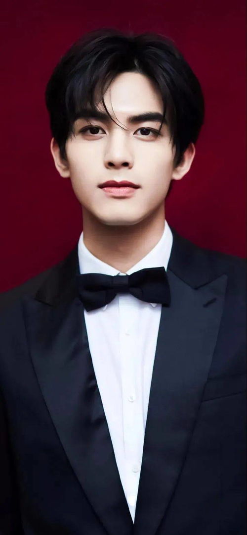 董袭莹事件的背后：从肖飞出轨到学历争议，公众为何如此关注？