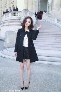 杨幂在巴黎时装周红毯造型