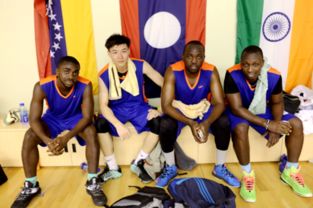 中国留学生在红场为中国队加油