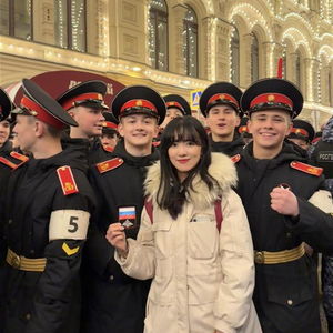 中国留学生在红场观看阅兵并欢呼