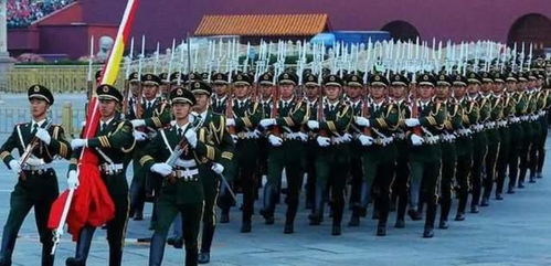 中国人民解放军仪仗司礼大队在红场彩排中步伐整齐