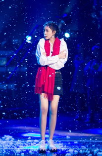 宋妍霏在舞台上深情演唱