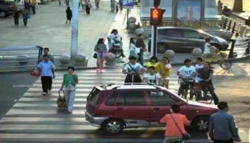 行人闯红灯导致致命事故