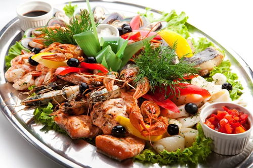 红海边的新鲜海鲜拼盘<br><br>