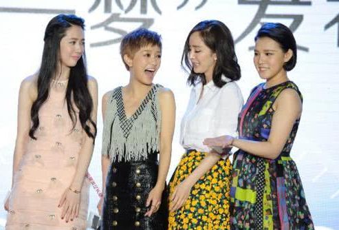 杨幂模仿向佐动作