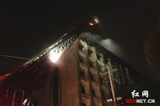 长沙潮宗街突发火灾 亲历者讲述惊险一刻