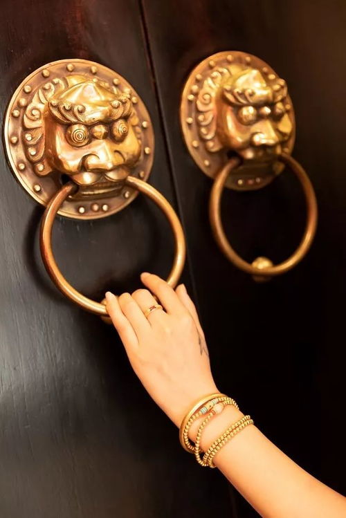 老铺黄金奢华金饰展示