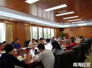 政府工作人员与外贸企业代表开会讨论政策支持