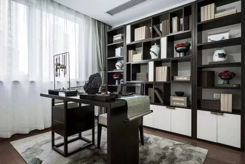 朱也天在书房学习的照片